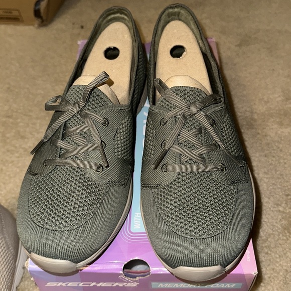 Skechers memory foam knit sneaker scallop edge - Picture 4 of 16